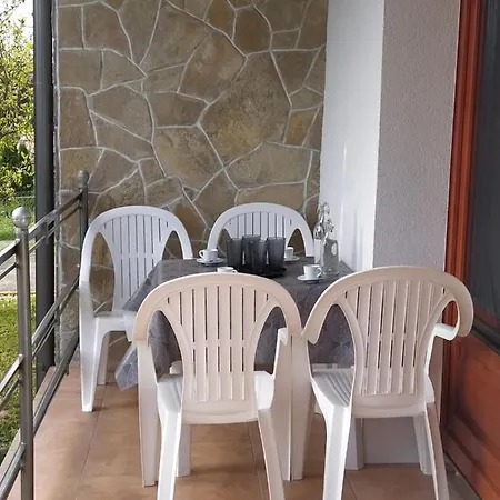 Kertes Nyaralohaz