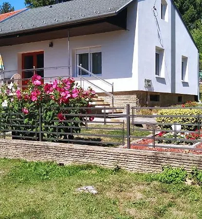 Kertes Nyaralohaz Feriehus *